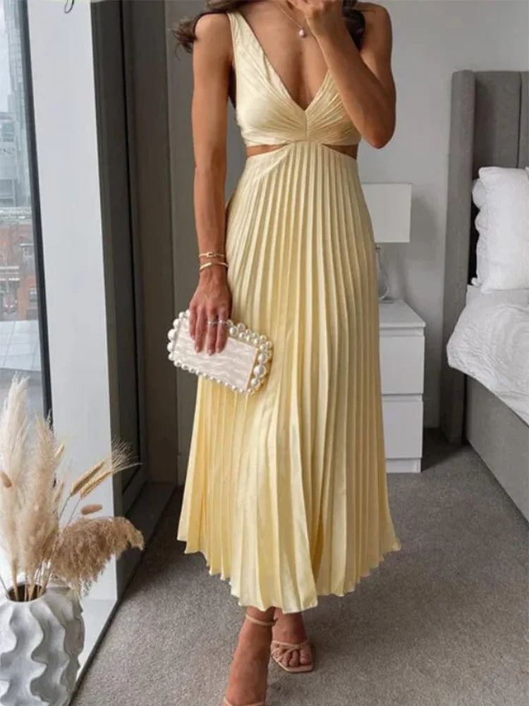 Elegant Sleeveless Dress with Open Back Graceful Sophistication for Warm-Weather Occasions