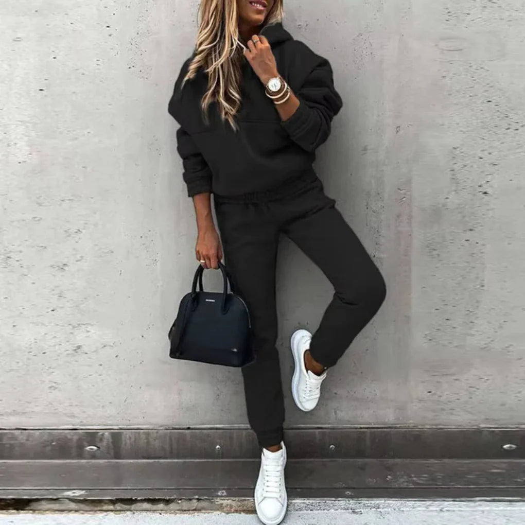 Women’s Sporty Tracksuit – Winter Active Layer